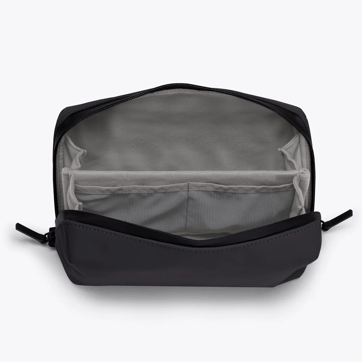 Gosho Medium Toiletry Bag - Image 5