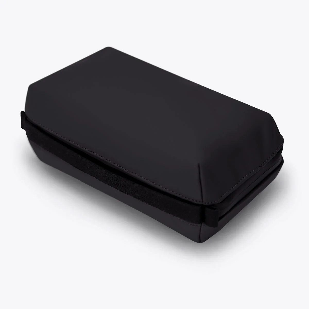 Gosho Medium Toiletry Bag - Image 6