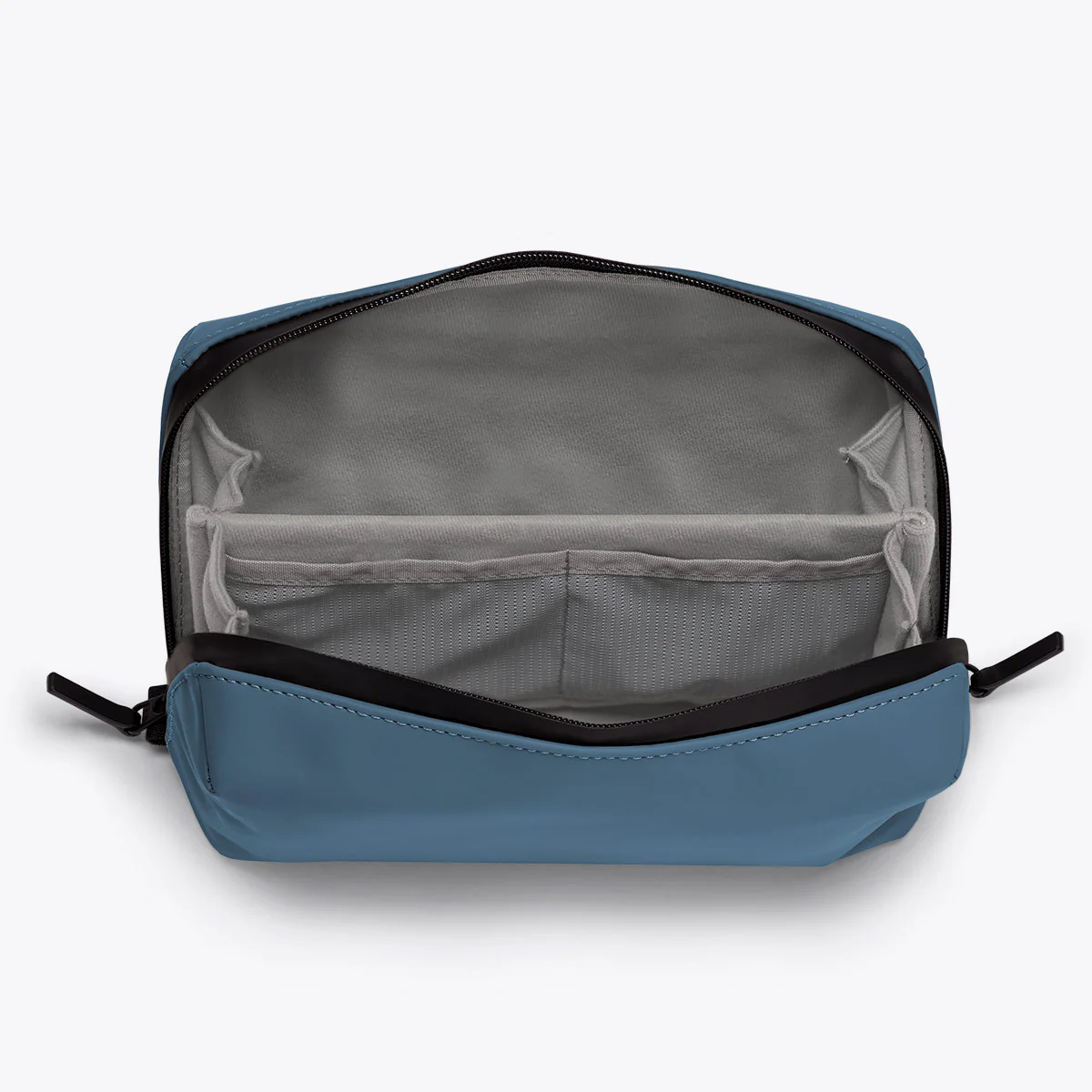 Gosho Medium Toiletry Bag - Image 5