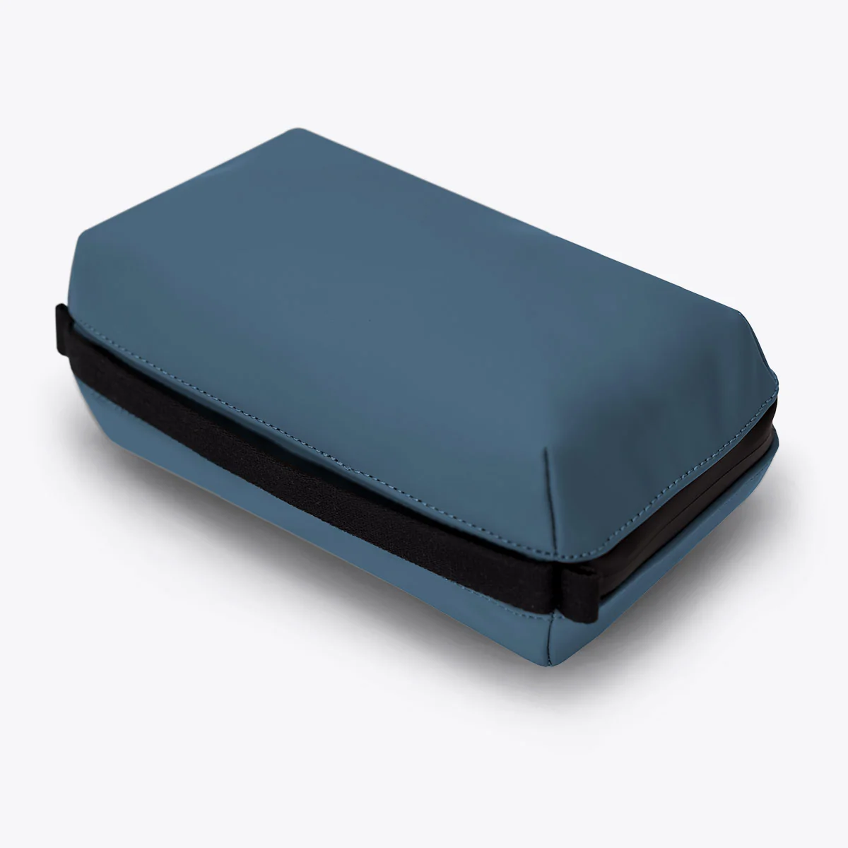 Gosho Medium Toiletry Bag - Image 6