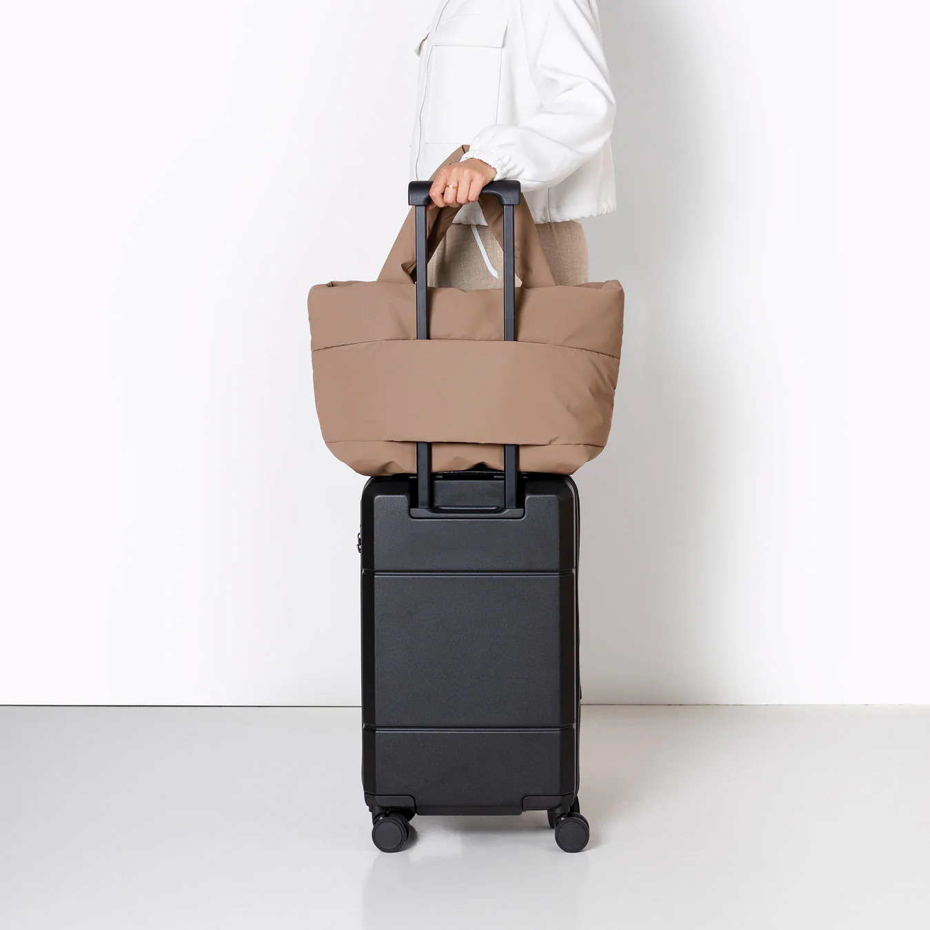 Olivia Medium Bag - Image 16